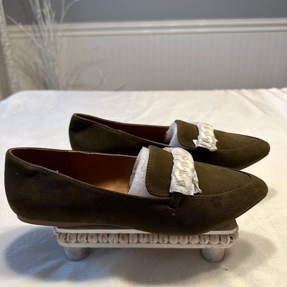 SODA Miles Gold Chain Comfort Loafer Flat - Picture 4 of 6